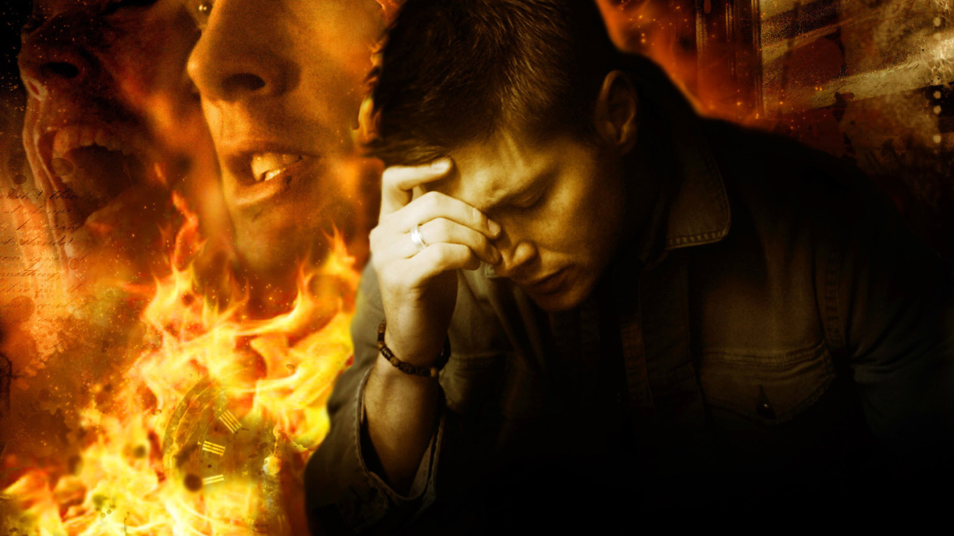 Дин из сериала Сверхъестественное на фоне огня