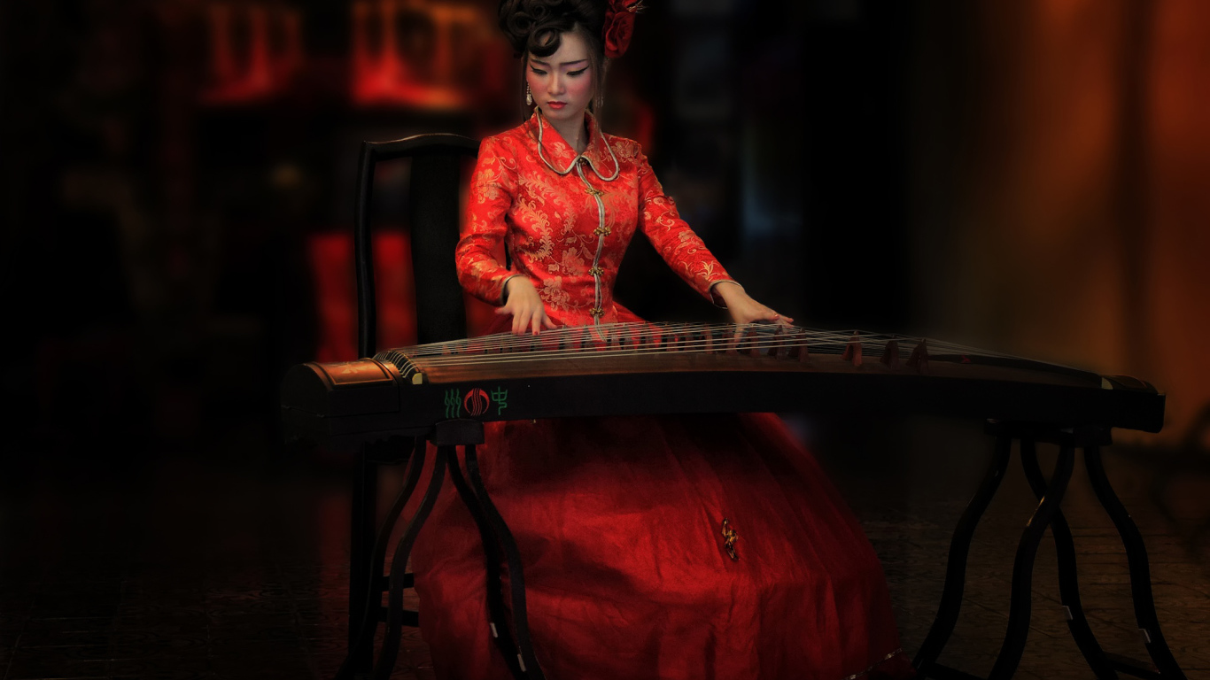 Китаянка с традиционным инструментом