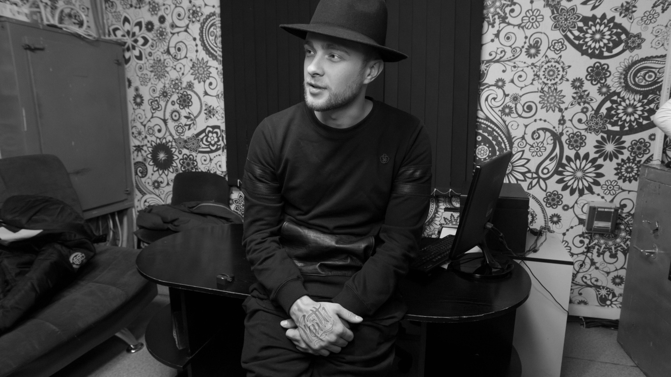 Егор Крид в шляпе