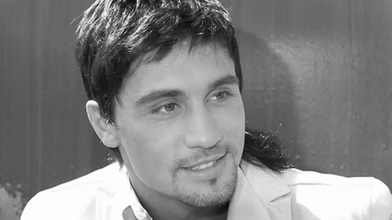 Дима Билан в черно-белой фотосессии