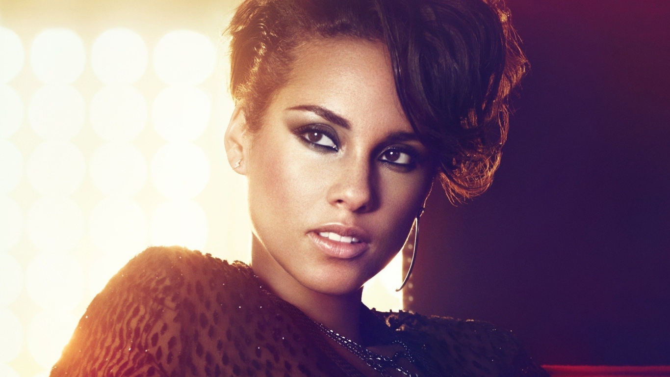 Алисия Кейс певица