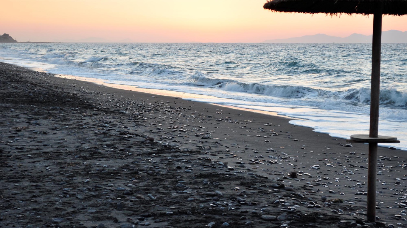 Черный пляж на Санторини