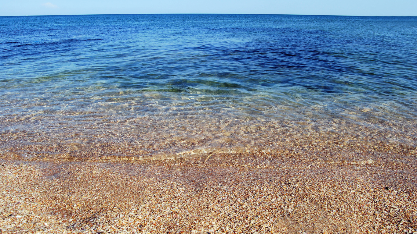 Золотой пляж в Ялте