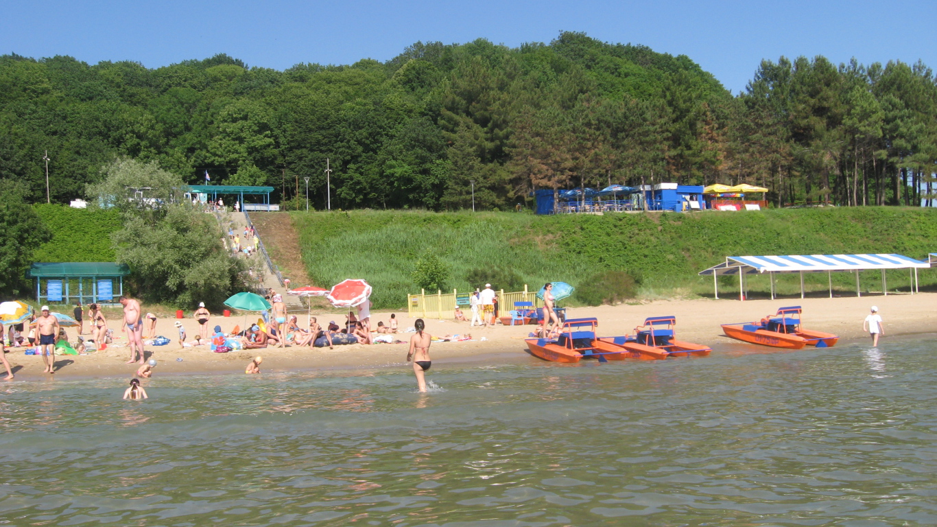 Золотой пляж в Лермонтово