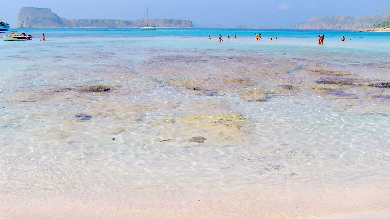 Розовый пляж на Крите