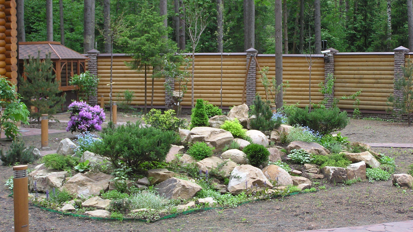 Красивая альпийская горка