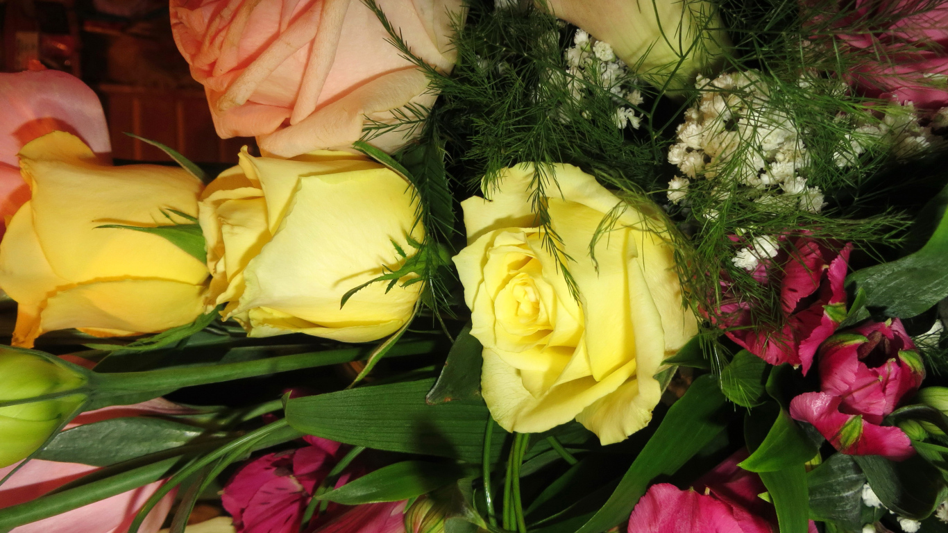 Красивый букет цветы эустома (ирландская роза) 