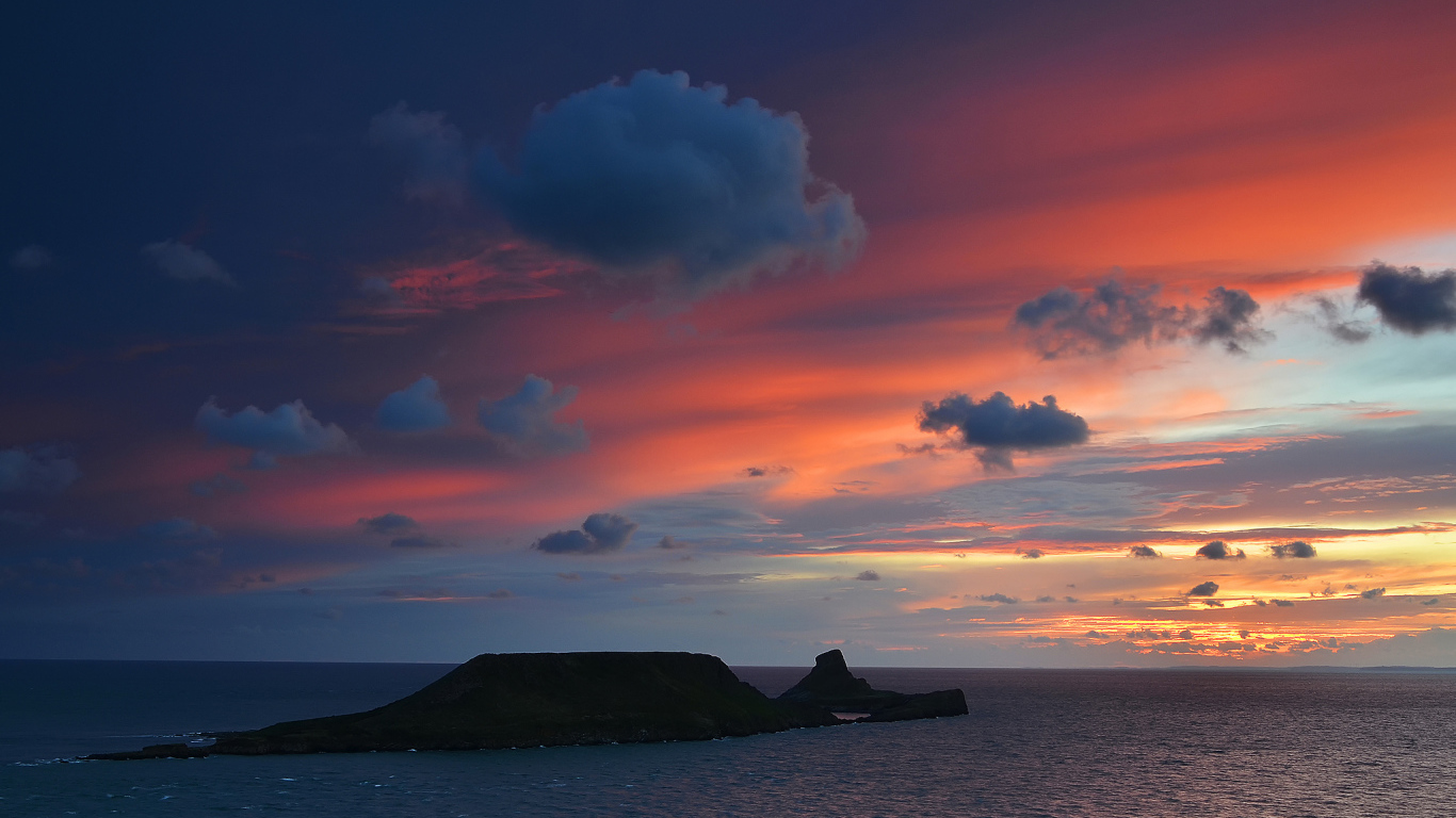 Одинокий остров в море