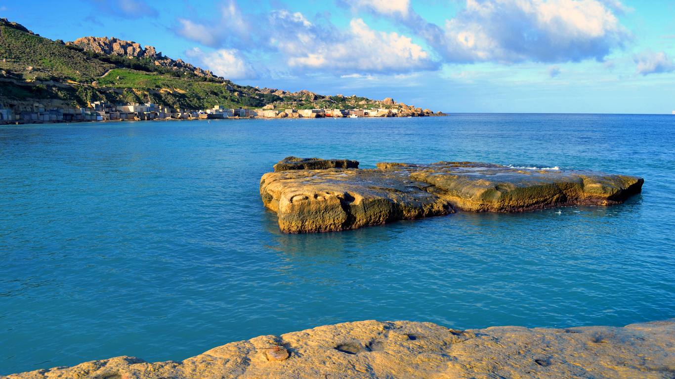 Маленький остров скала