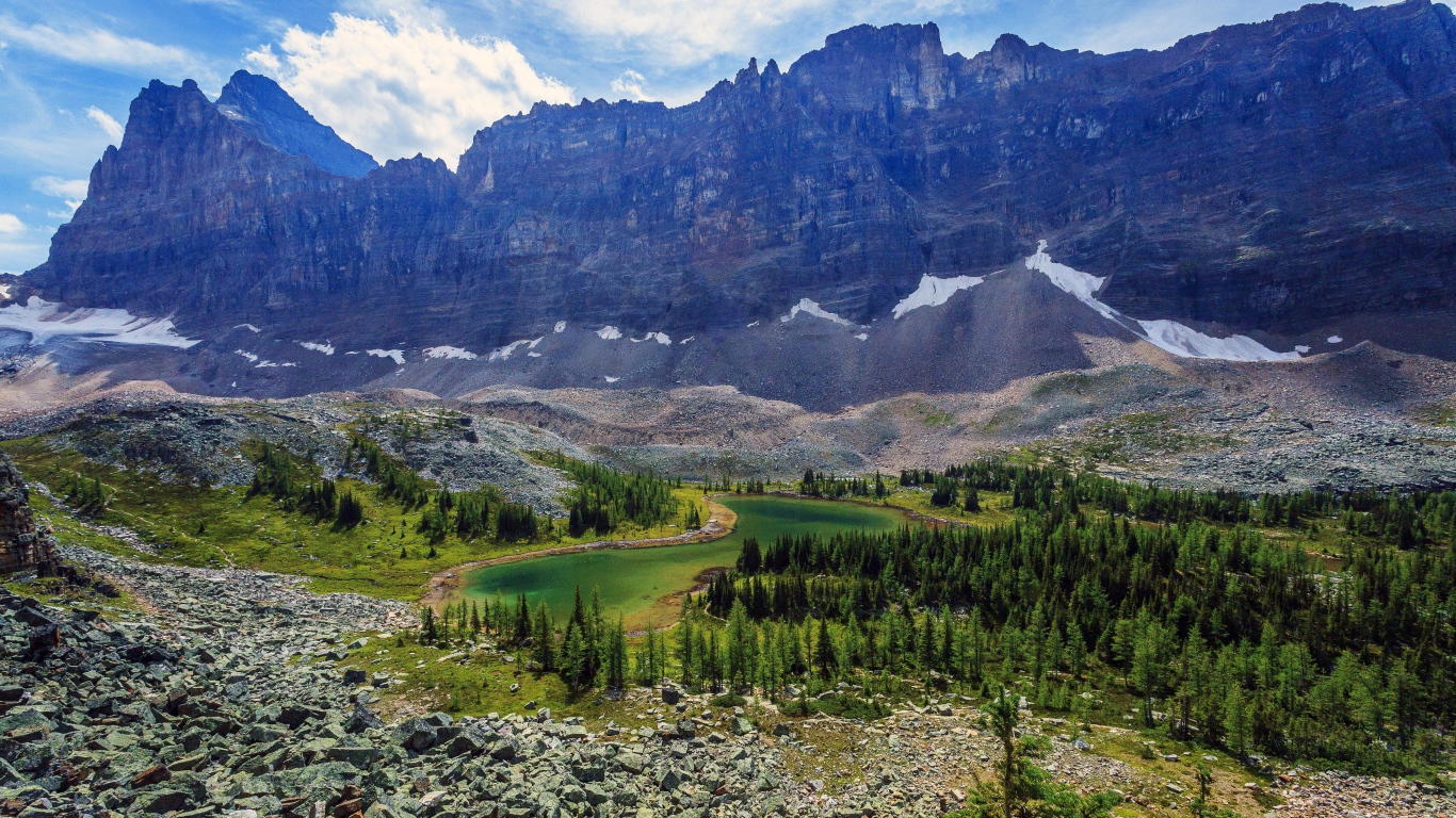 Суровый горный пейзаж