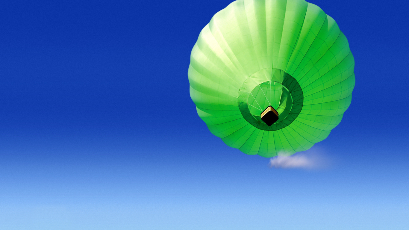 Воздушный шар в небе