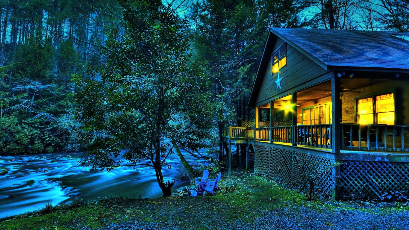 Дом около реки