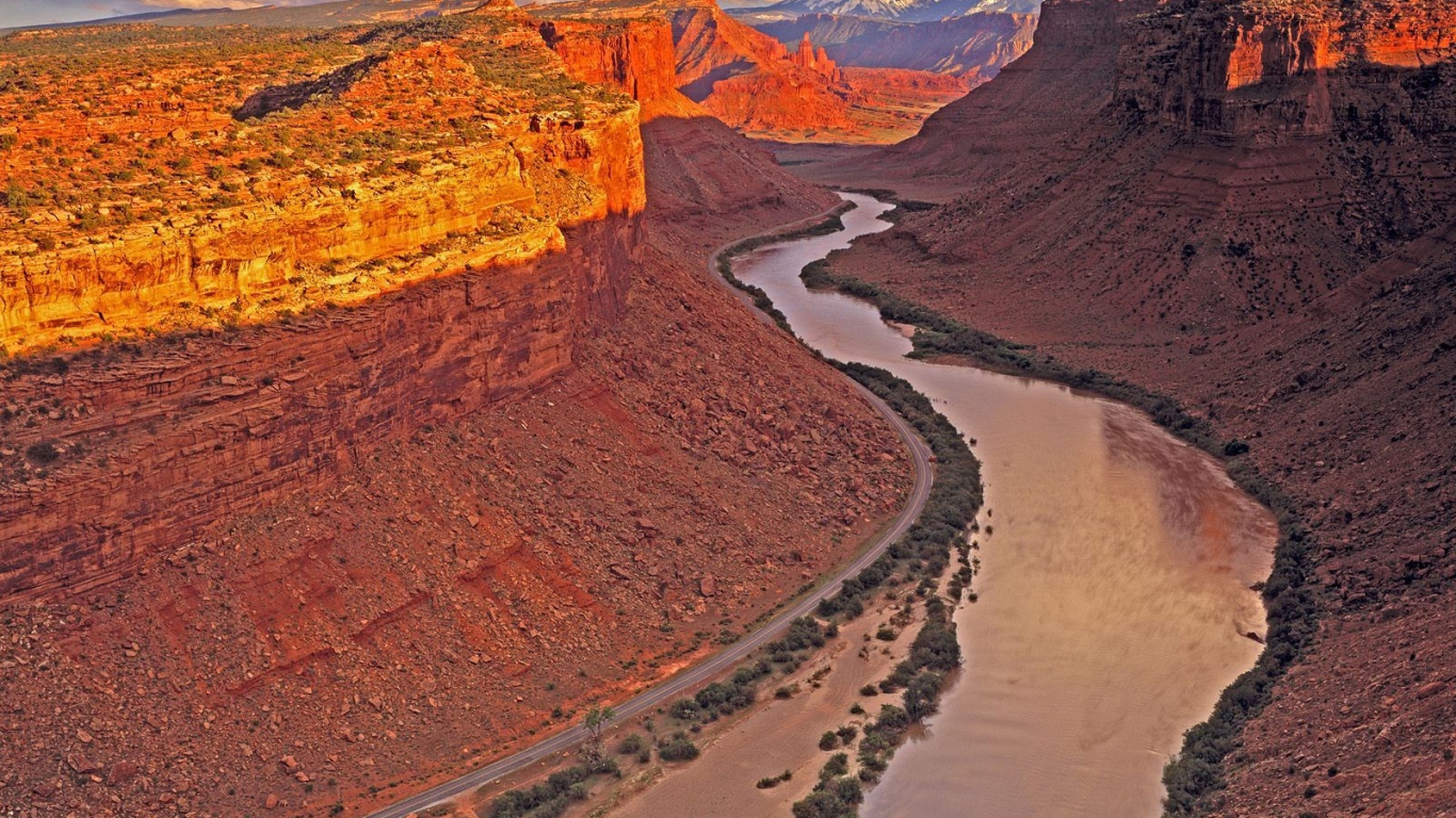 Река в каньоне