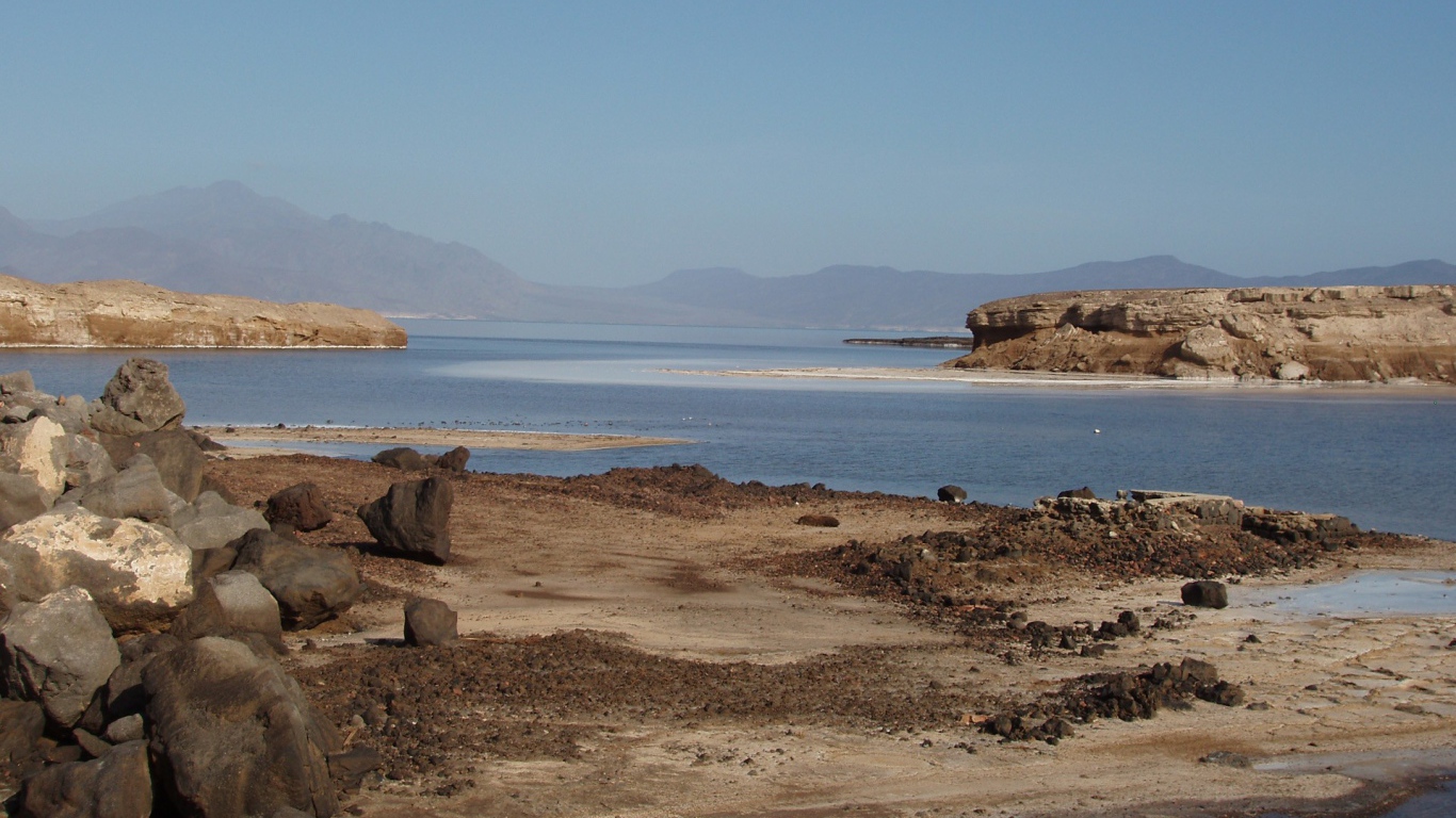 Каменистый берег моря