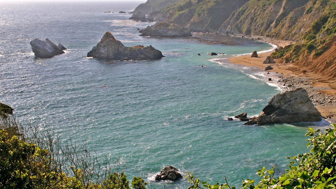 Скалы на море