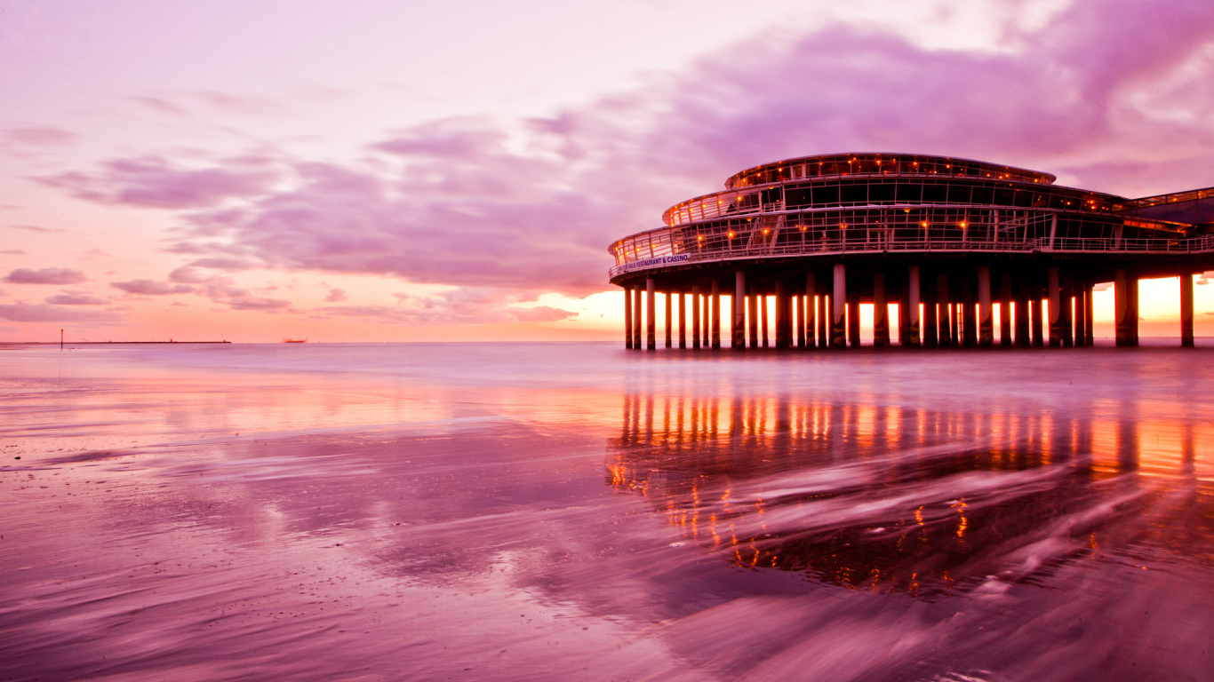 Казино в море на сваях