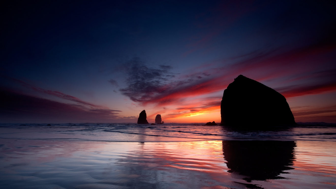 Закат за скалами