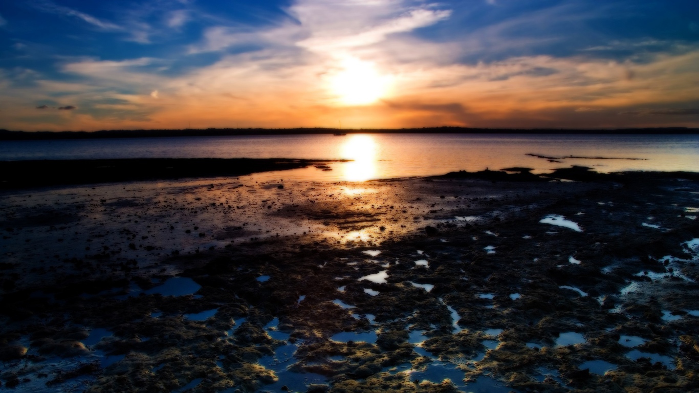 Закат на озере