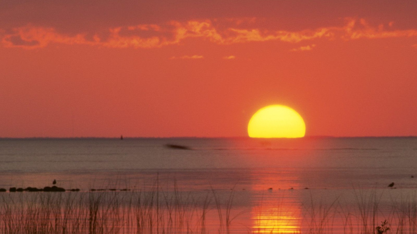 Солнце садится в океан