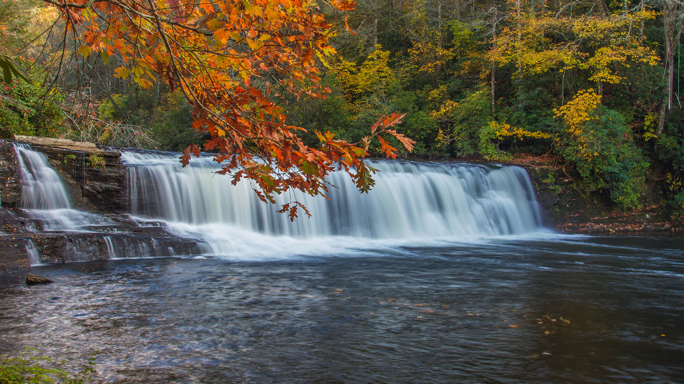 Осенний пейзаж с водопадом