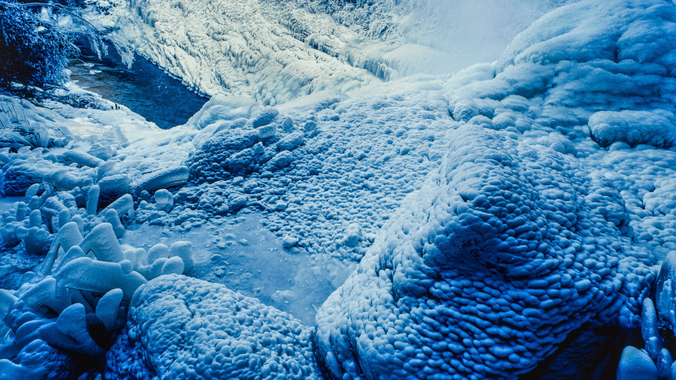 Замерзший водопад в Северной Каролине