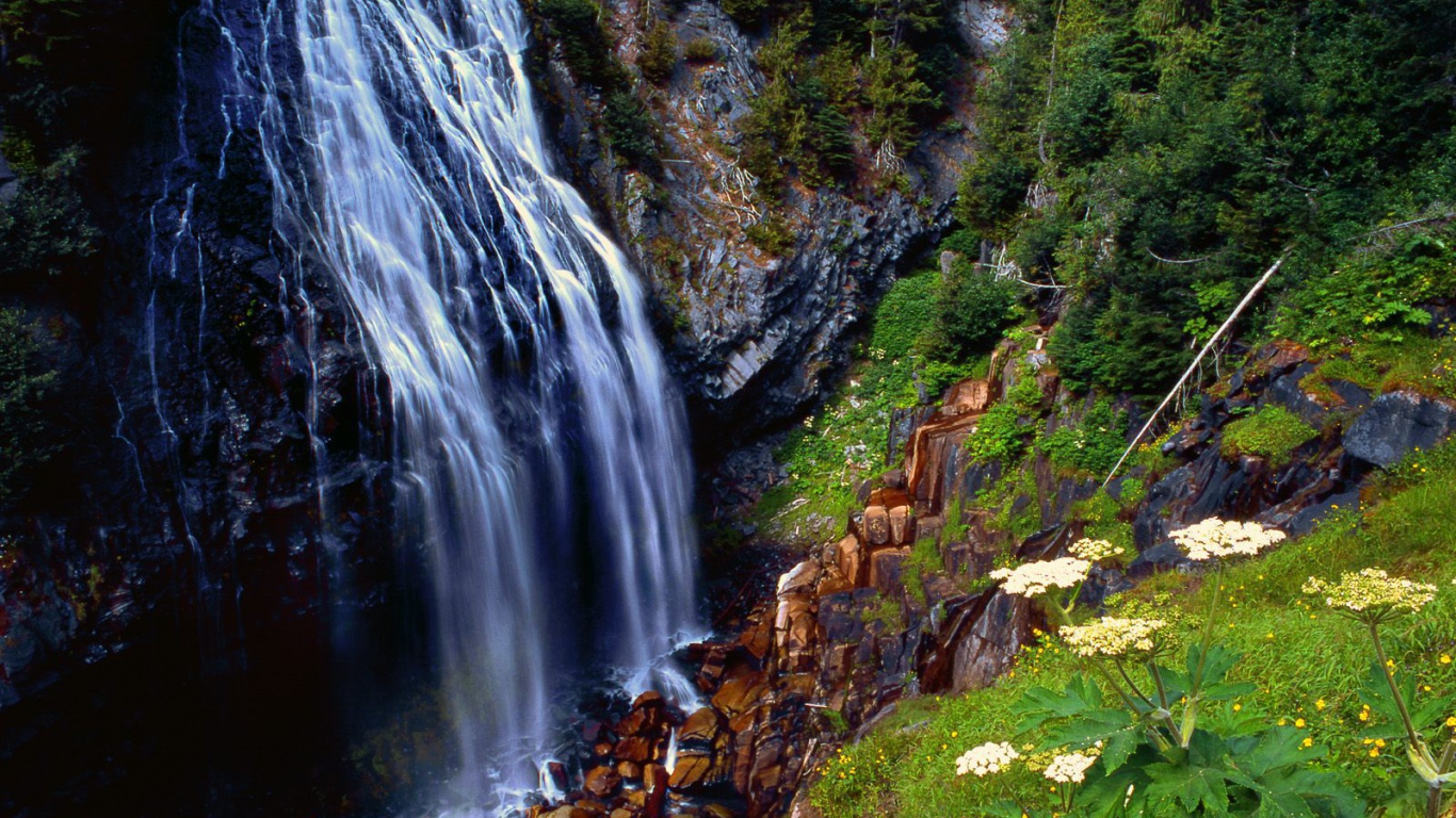 Водопад в горах