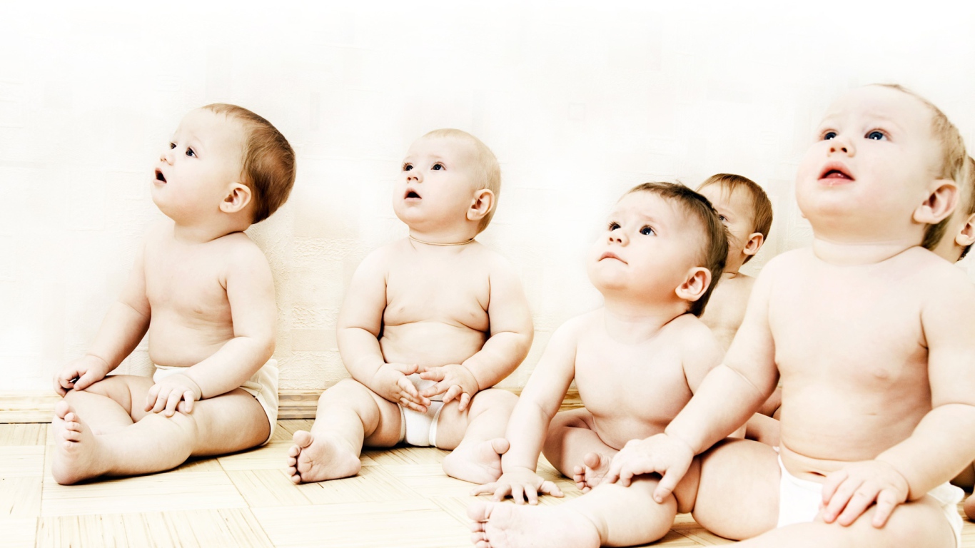 Сидящие малыши