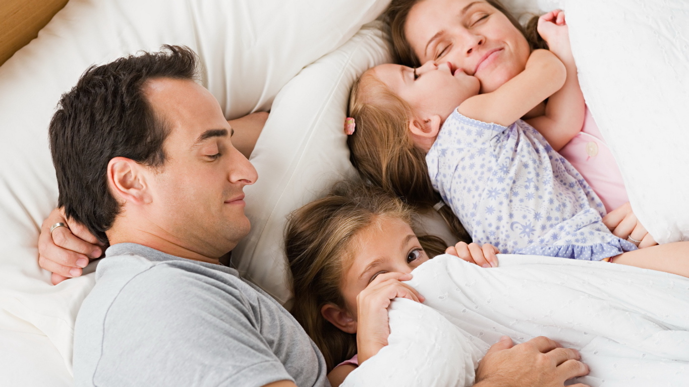 Крепкий сон счастливой семьи