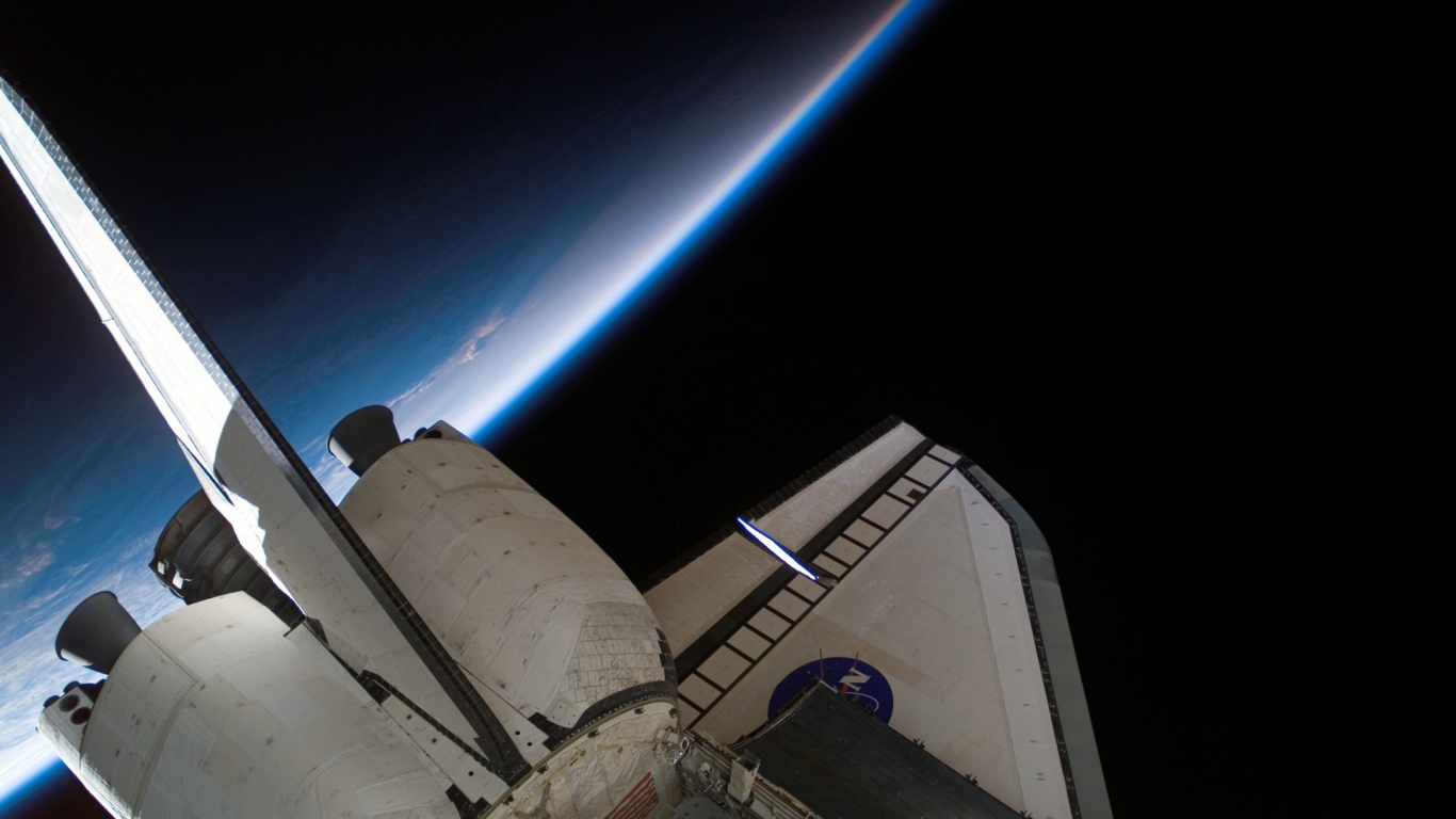 Шаттл над Землей