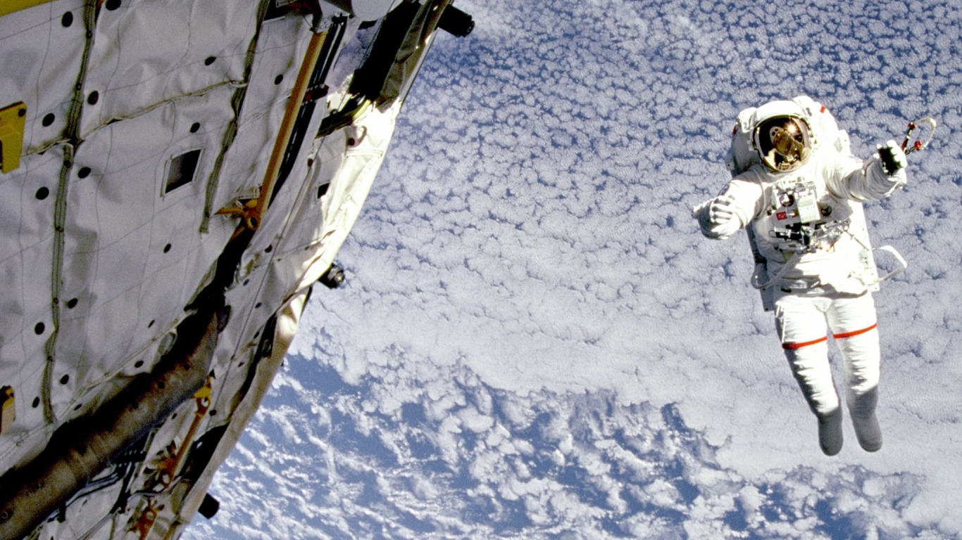 Человек в открытом космосе
