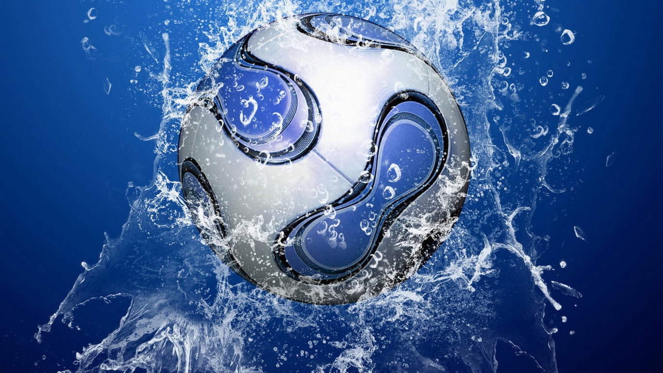 Мяч в брызгах воды