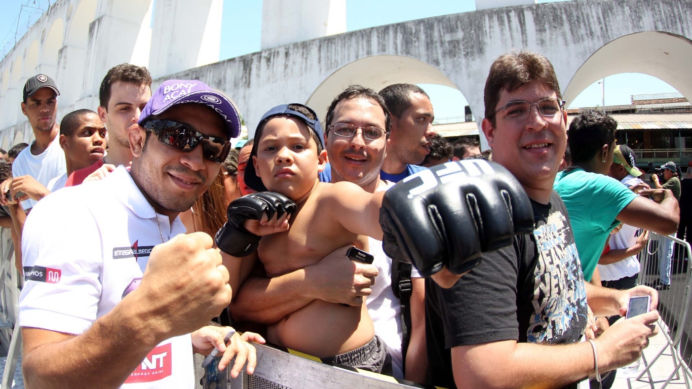 Известный UFC боец Хосе Альдо