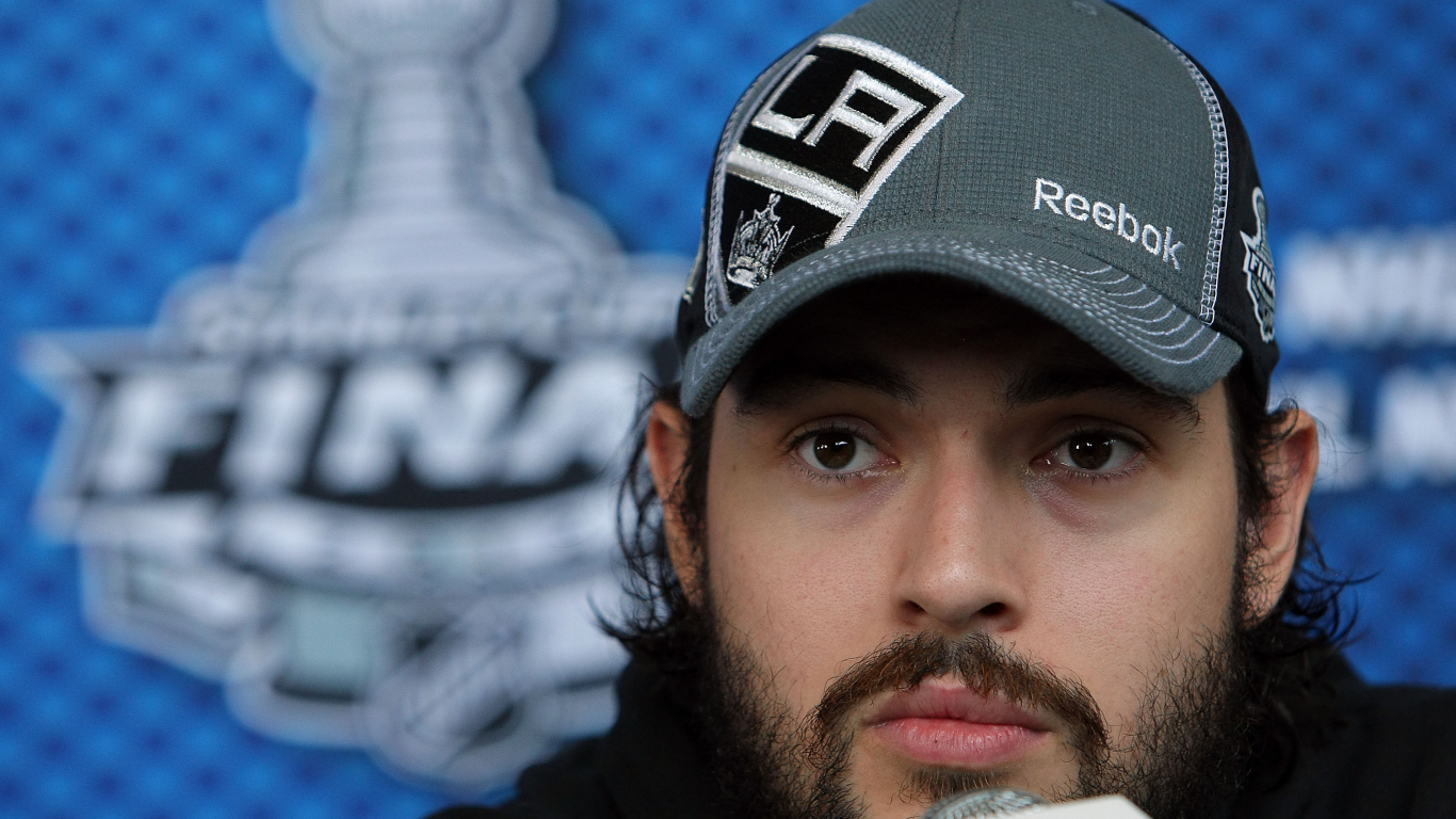 Лучший Хоккеист Дрю Даути крупным планом