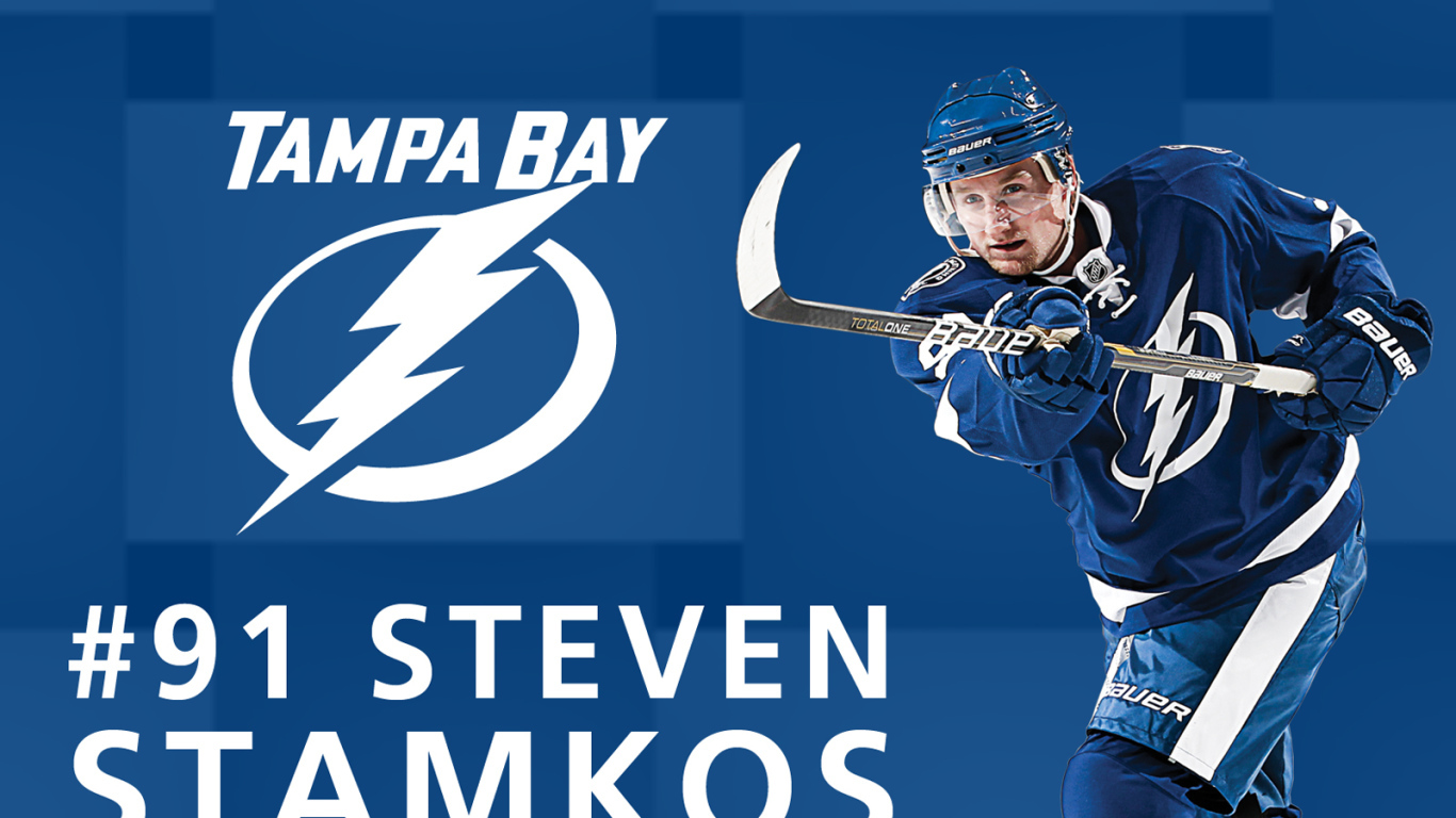 Стивен Стэмкос на синем фоне