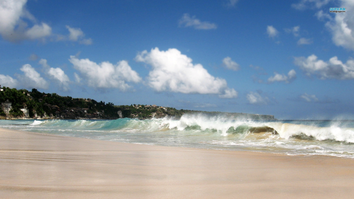 Волны прибоя на Бали