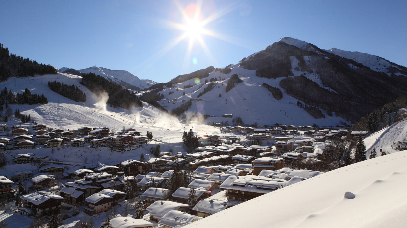 Город на горнолыжном курорте Заальбах Хинтерглем, Австрия