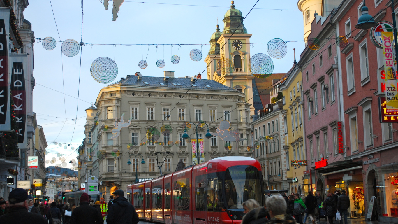 Городская улица в городе Линц, Австрия