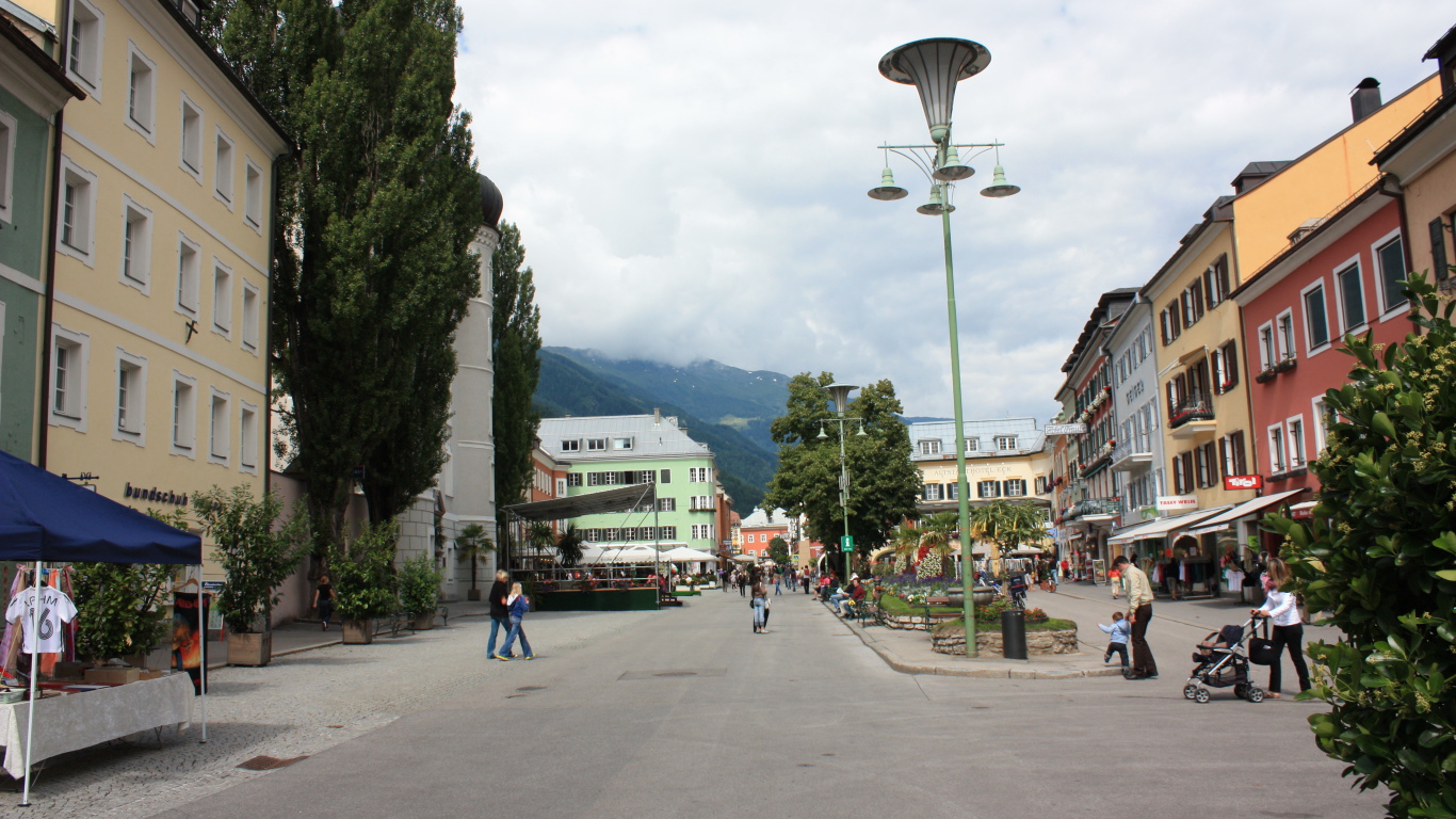 Городская улица на курорте Лиенц, Австрия