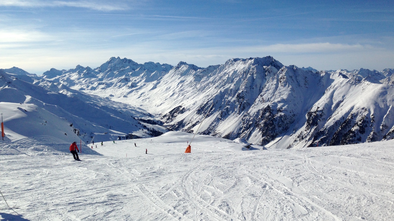 Спуск на лыжах на горнолыжном курорте Ишгль, Австрия