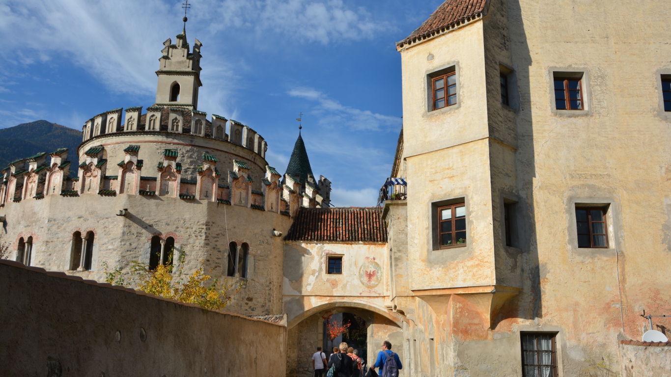 Вход в замок в городе Нойштифт, Австрия