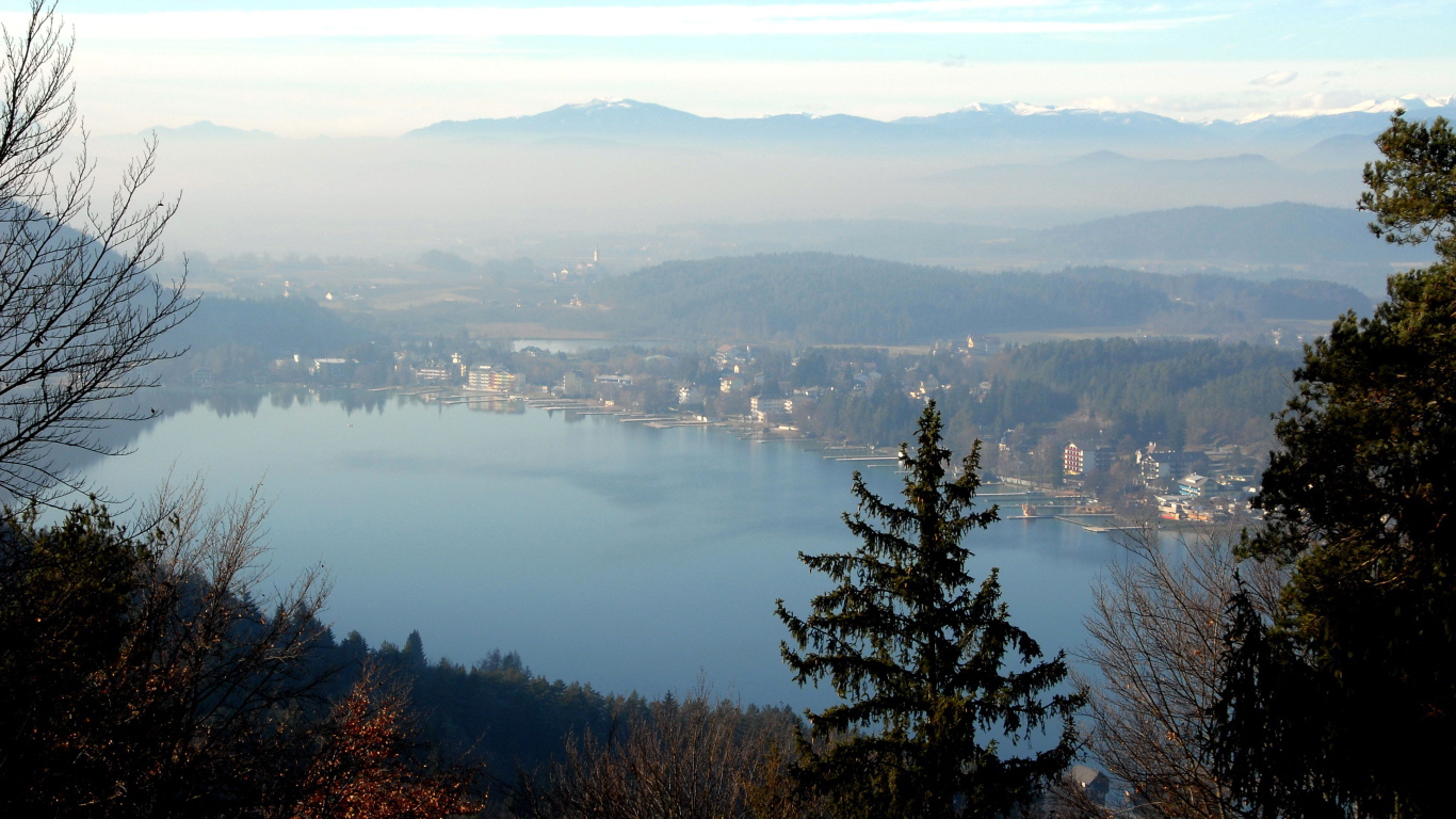 Туман над озером Клопайнер Зее, Австрия