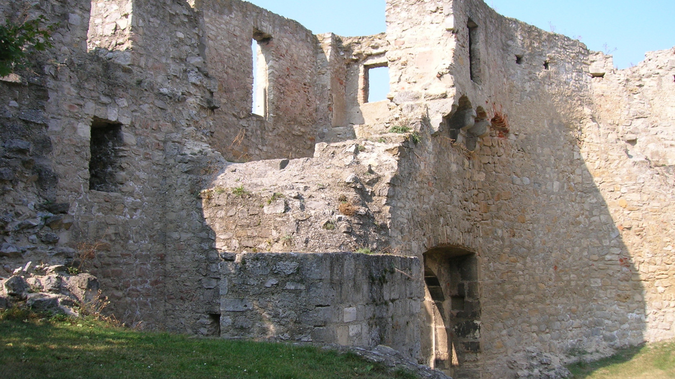 Крепостная стена в городе Гайнберг, Австрия