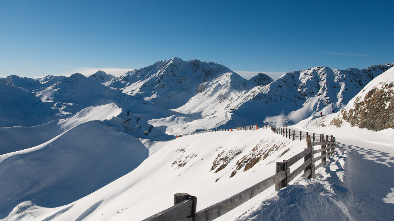 Горная дорога на горнолыжном курорте Серфаус, Австрия