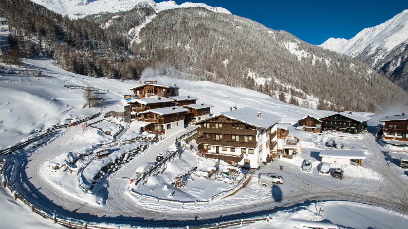 Горная дорога на горнолыжном курорте Зёльден, Австрия