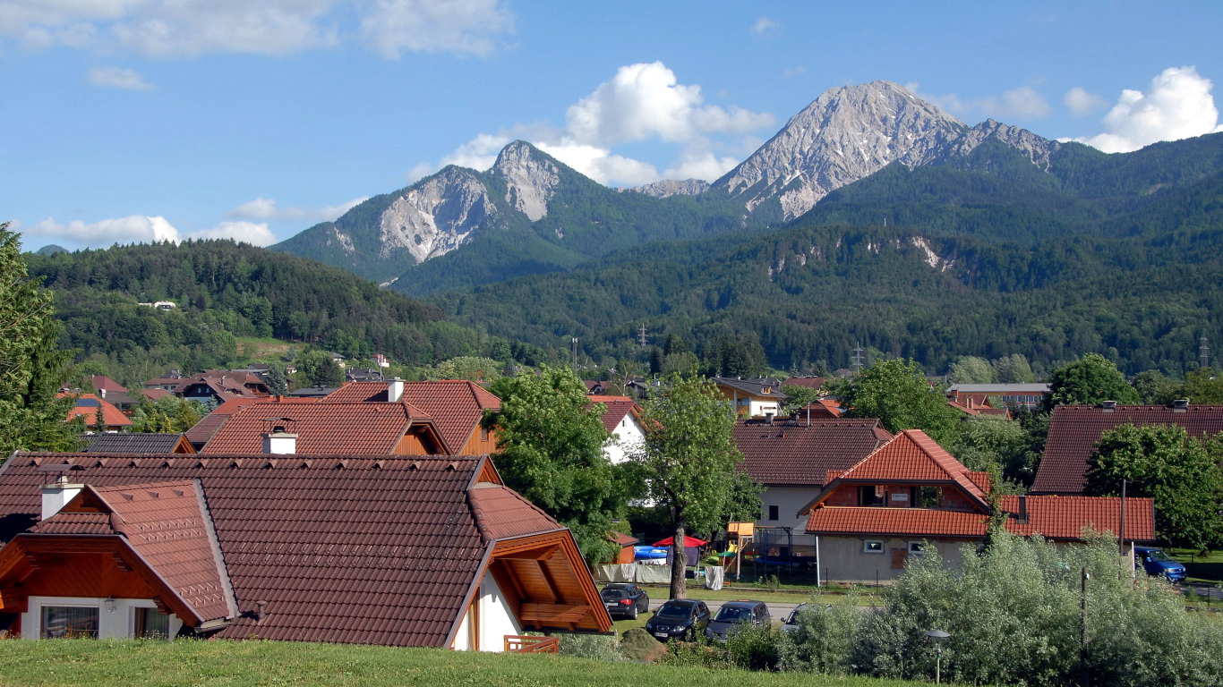 Панорама города на курорте Фаакер-Зее, Австрия