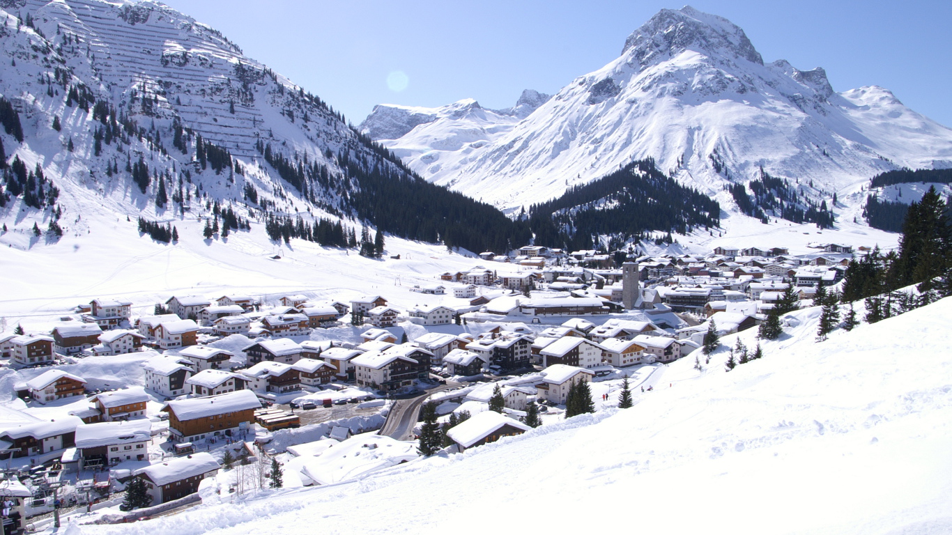 Панорама города на горнолыжном курорте Лех, Австрия