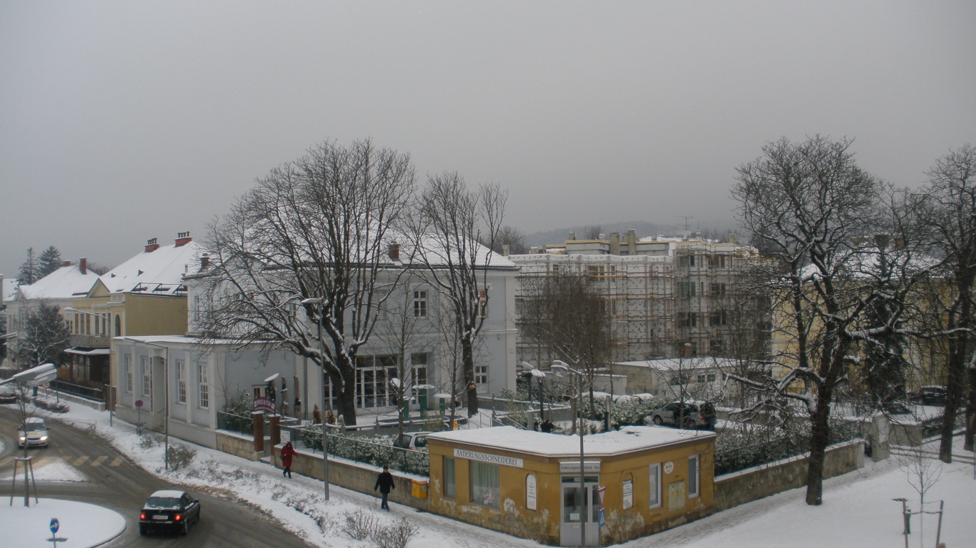 Заснеженная улица на курорте Баден, Австрия