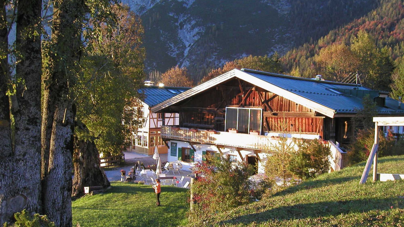 Дом среди деревьев на курорте Тельфс-Бюхен, Австрия