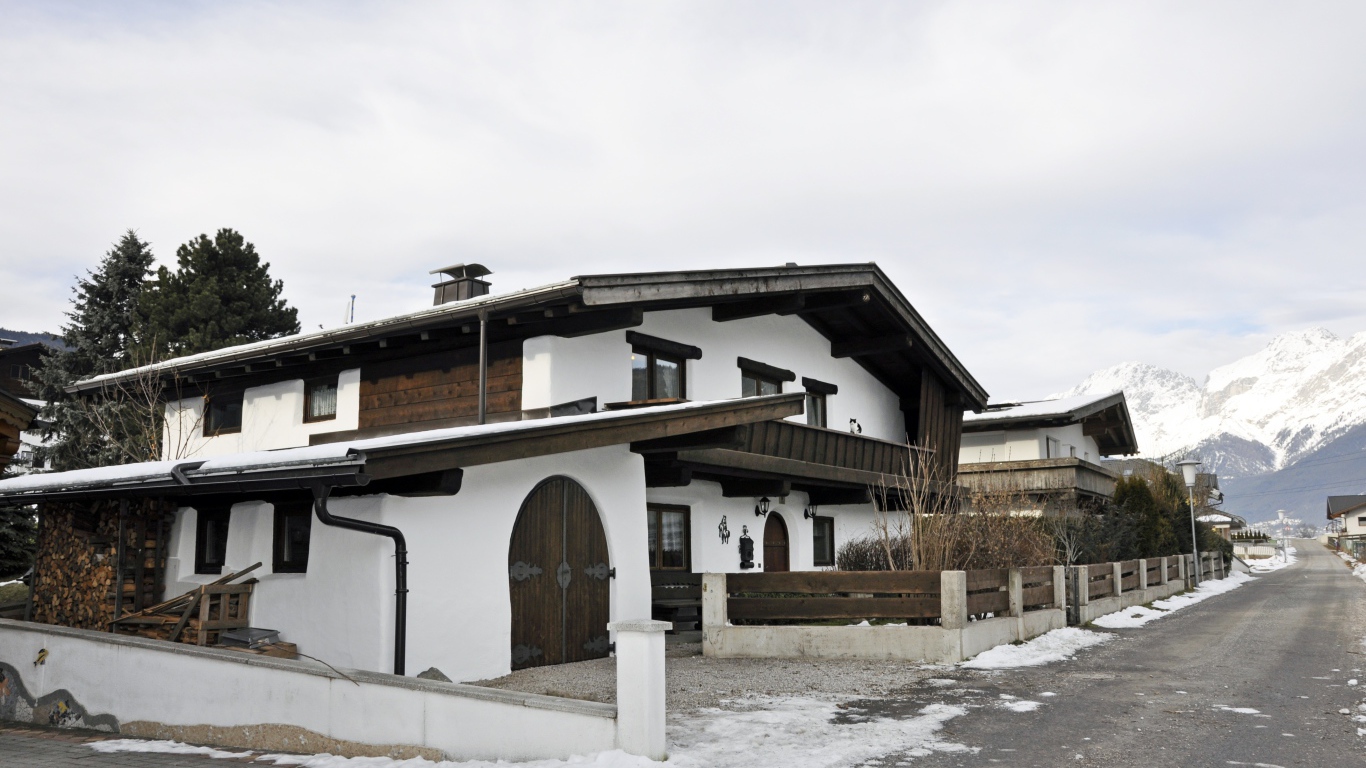 Городские здания на курорте Тельфс-Бюхен, Австрия