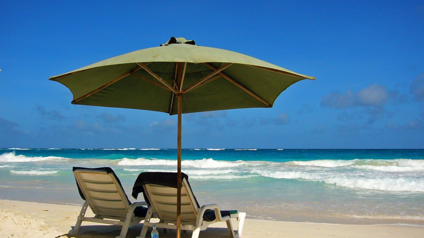 Место для загара на пляже в Барбадосe